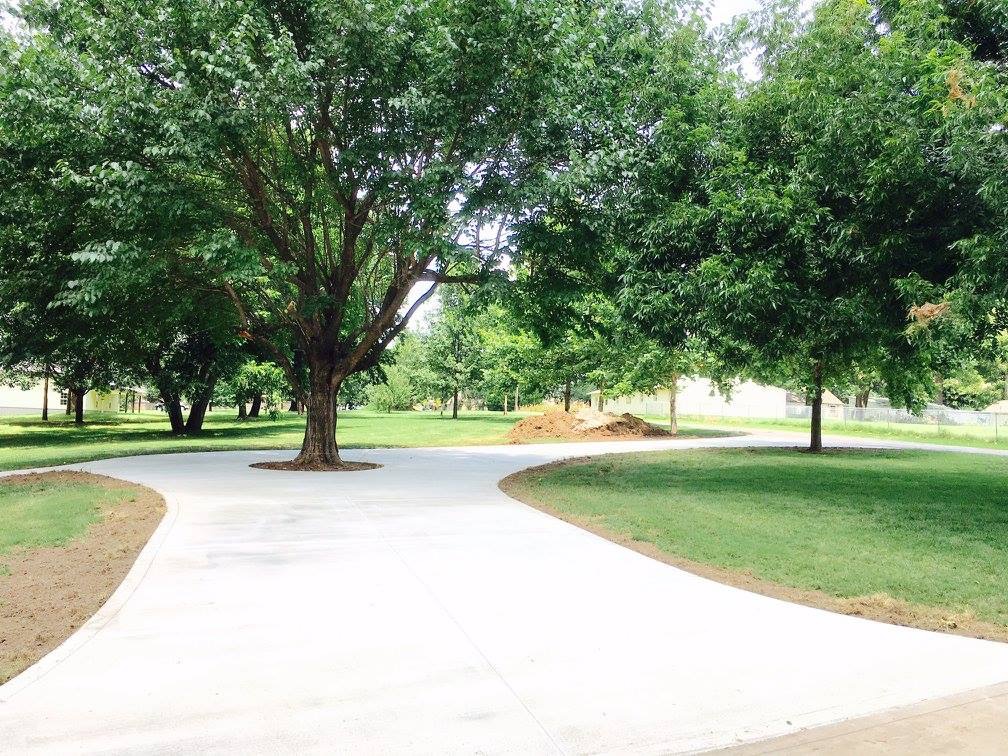 Large curved concrete driveway installation Tulsa Oklahoma by LCI Concrete