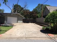 Large residential concrete driveway Tulsa Oklahoma by LCI Concrete